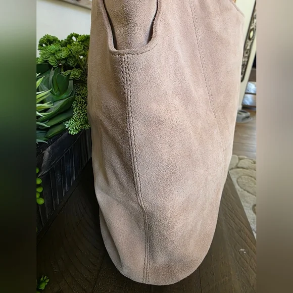 Banana Republic Suede HOBO Bag With Wooden Handles - Picture 4 of 14